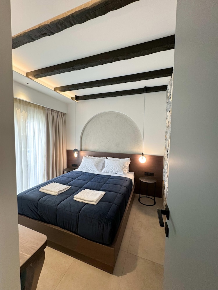 Urban Chic Gem Unwind in Style in the Citycenter photo 4