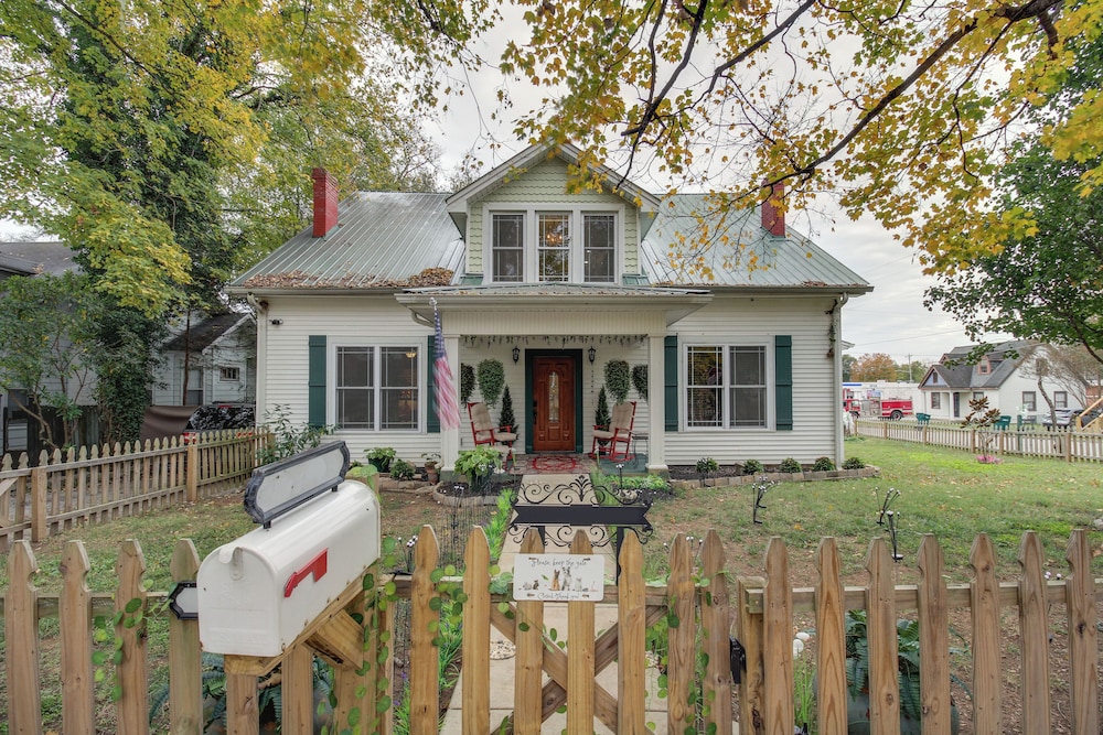 Walk to UT Southern & Dtwn Pulaski: Historic Home