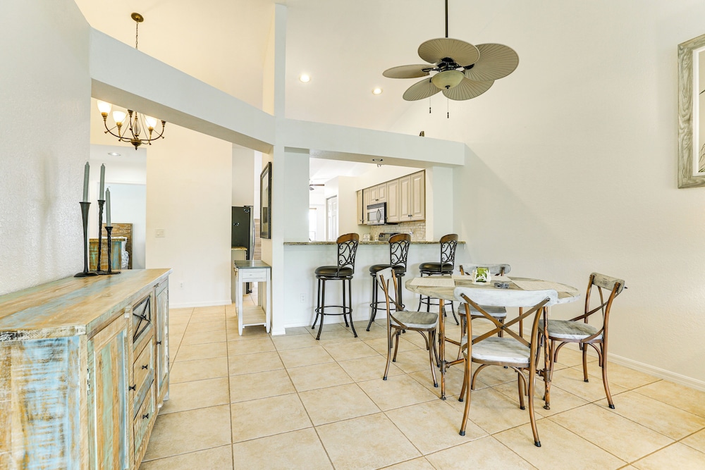 5 Mi to Naples Beach - Getaway w/ Screened Lanai!