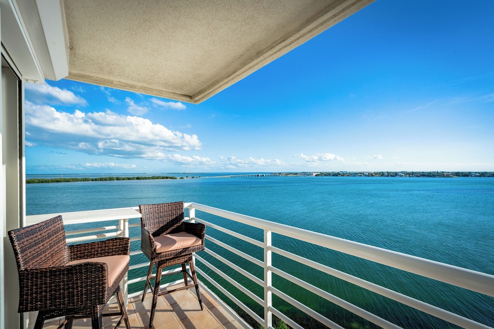Bahia Vista 17-881 by Distinctive Beach Rentals