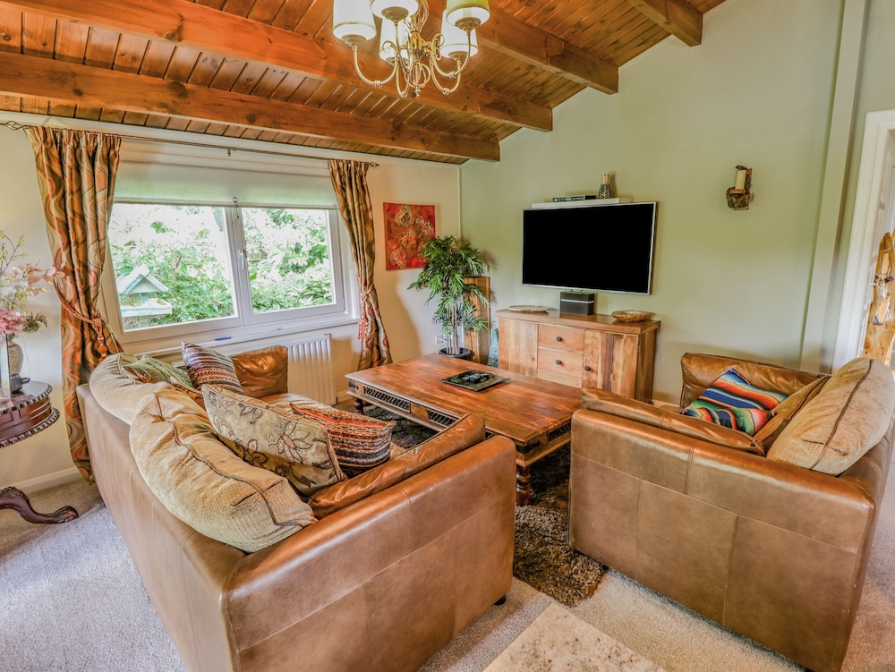 Lakeside Lodge Retreat