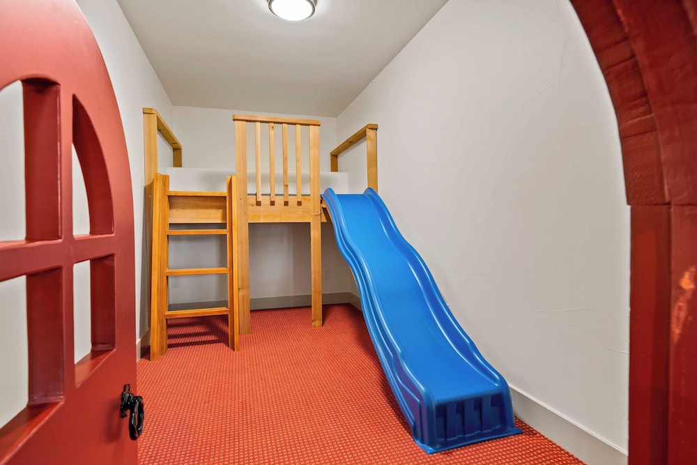 Luxury Mountain Estate w/ Indoor Pool, Gym & Hot Tub Near Keystone | Sleeps 19