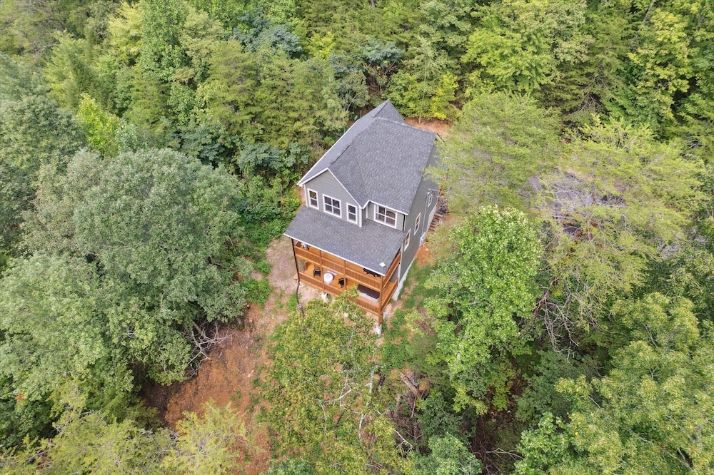 Chasing The Son Cabin 3 Bedroom Cabin by RedAwning view 5