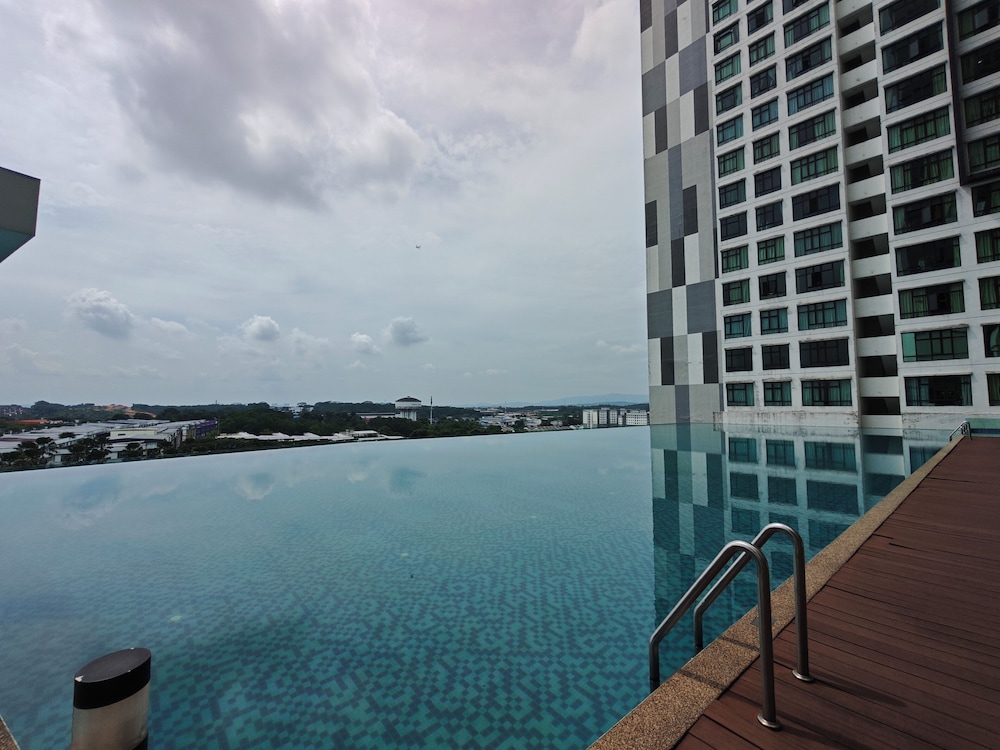 Kempas Dsummit Residences by Antlerzone