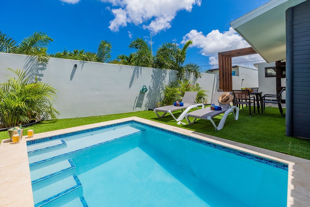 Brand NEW 2br1ba w Privatepool in Amazing Location