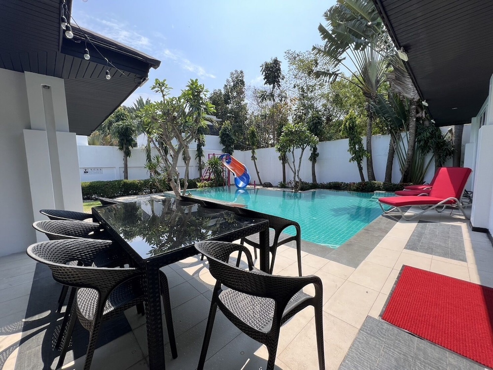 Hollywood Pool Villa Jomtien Pattaya