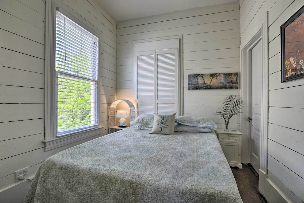 Historic Galveston Hideaway, Walk to the Beach!