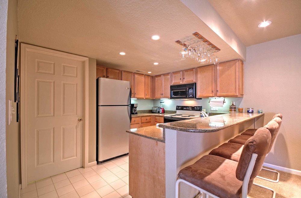 Luxe Lakeside Regatta Bay Getaway w/ Pool Access!