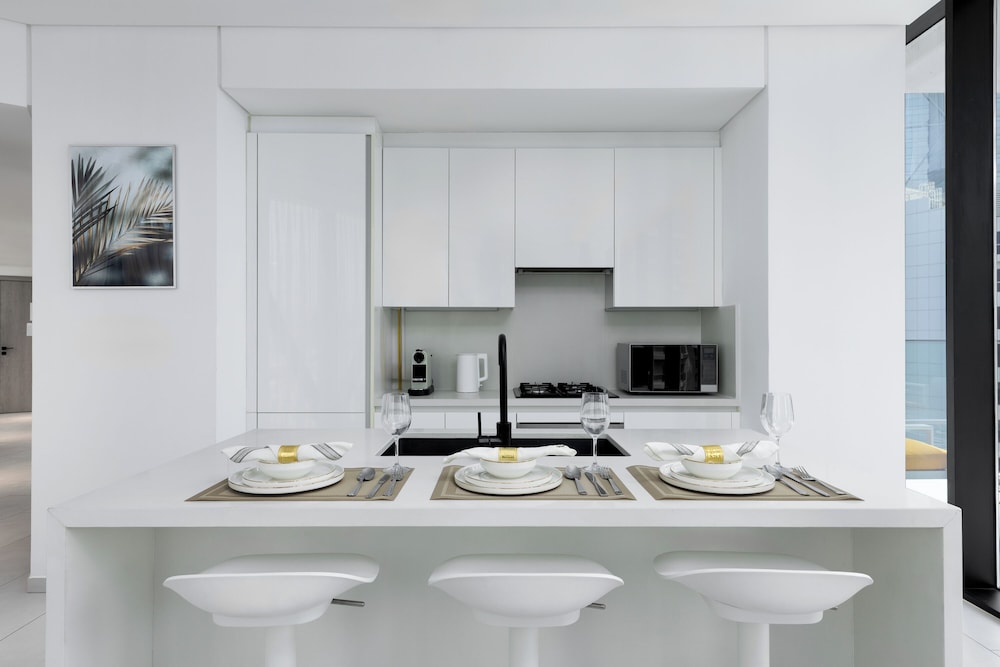 Maison Privee - Sky-High Panoramic Apt with Iconic Burj Khalifa Views