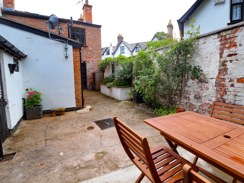 2 Ashby Place