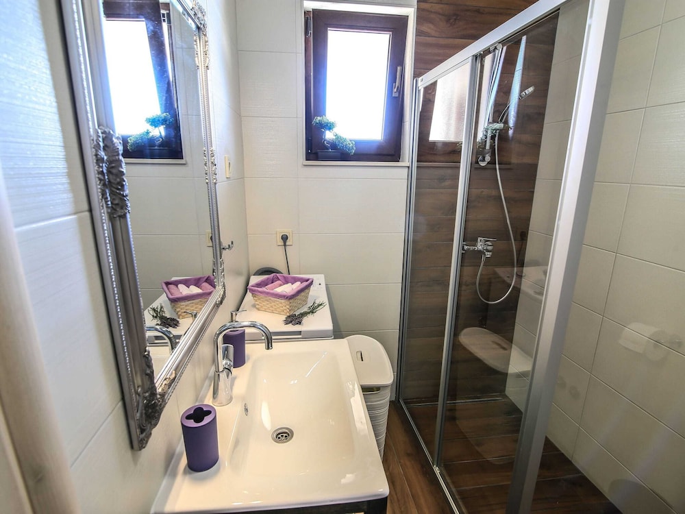 Spacious Apartment, Private Terrace in the Countryside, Wi-fi and Parking view 5