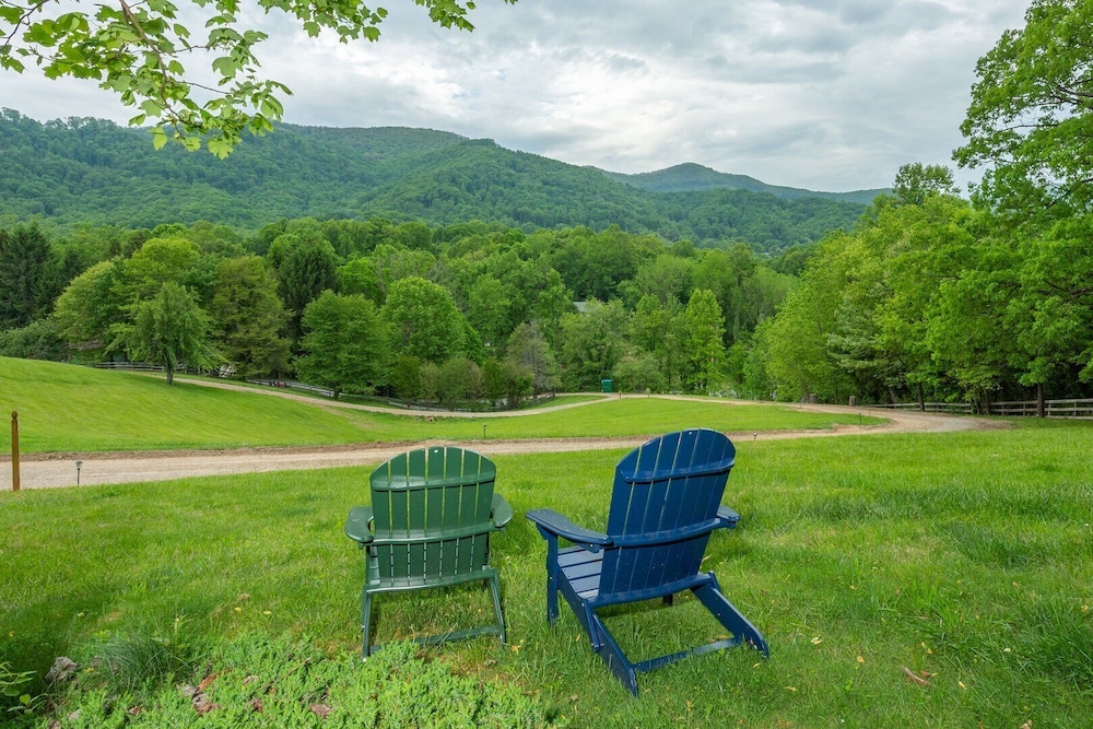 Engadine Inn  Cabins - Property Image 58