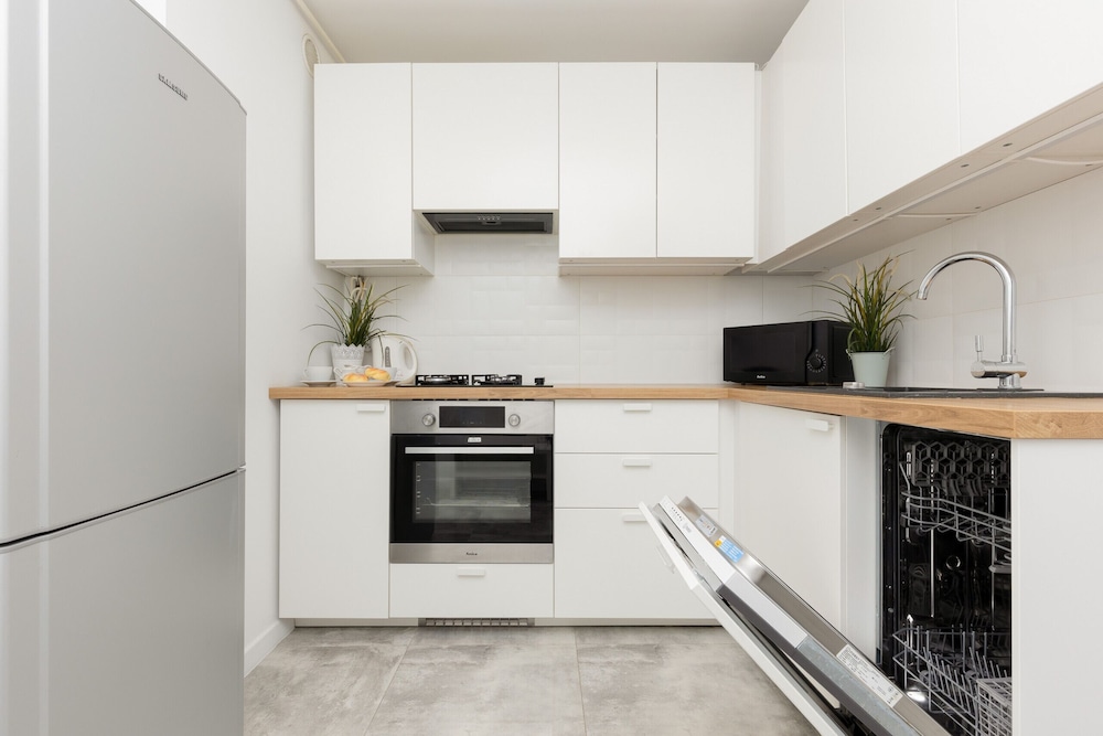 Warsaw Saski Garden Apartment by Renters view 4