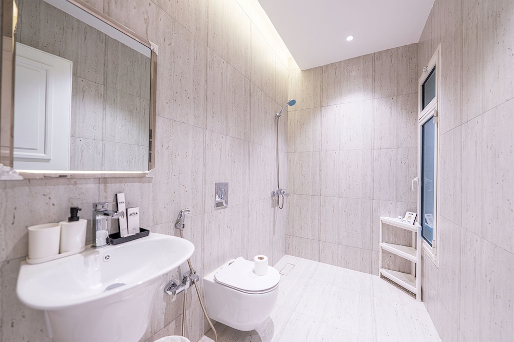 Mabaat - Al Malqa 3BR Apt - 533