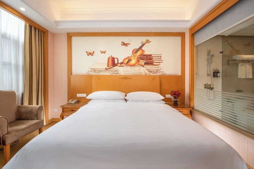 Vienna International Hotel (Shenzhen Airport Hangcheng)