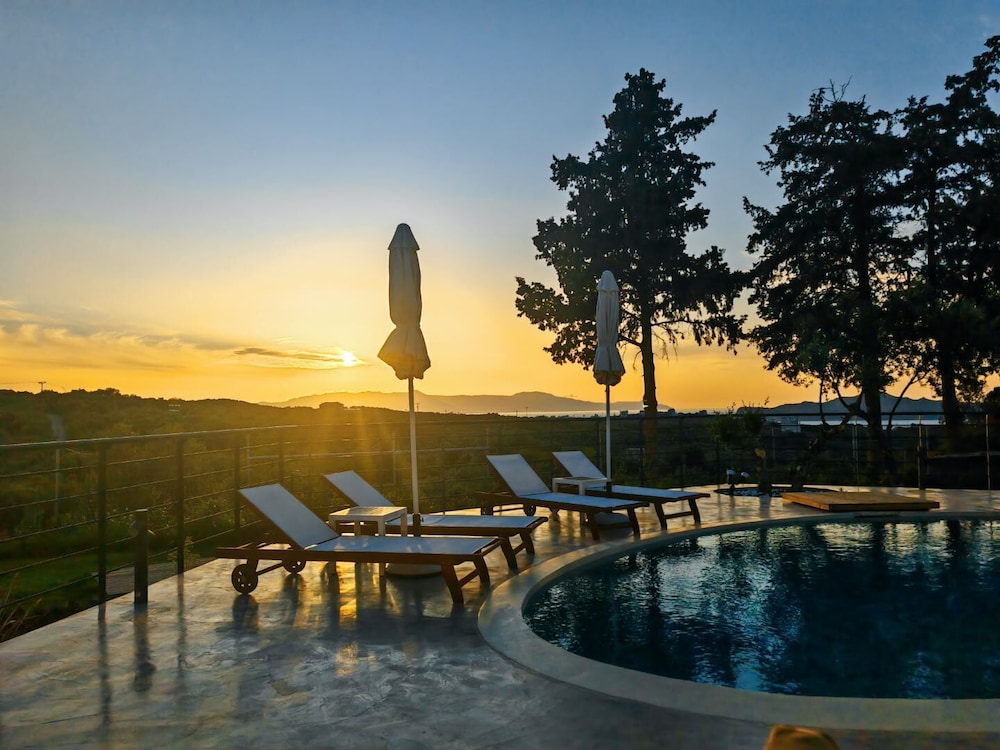 AeNaos Luxury Villa view 2
