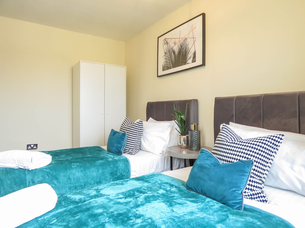Three Bedroom Duplex Balcony and Parking view 4