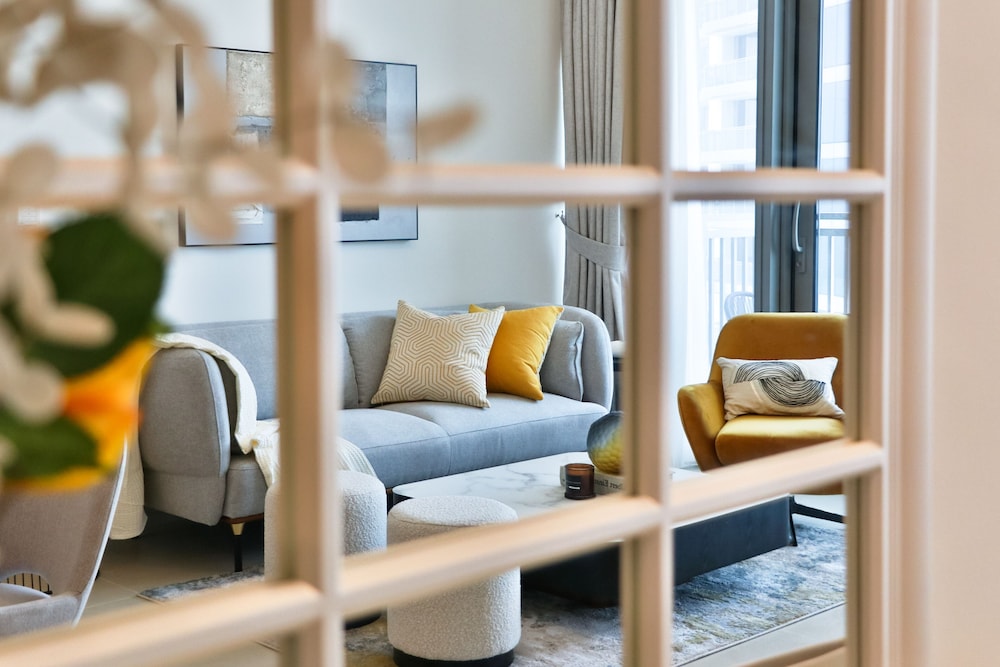 HiGuests - EMAAR 52-42