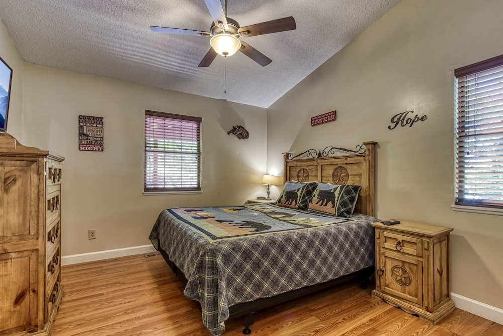 Happy Hours - Minutes From Dollywood! 2 Bedroom Cabin by RedAwning view 5