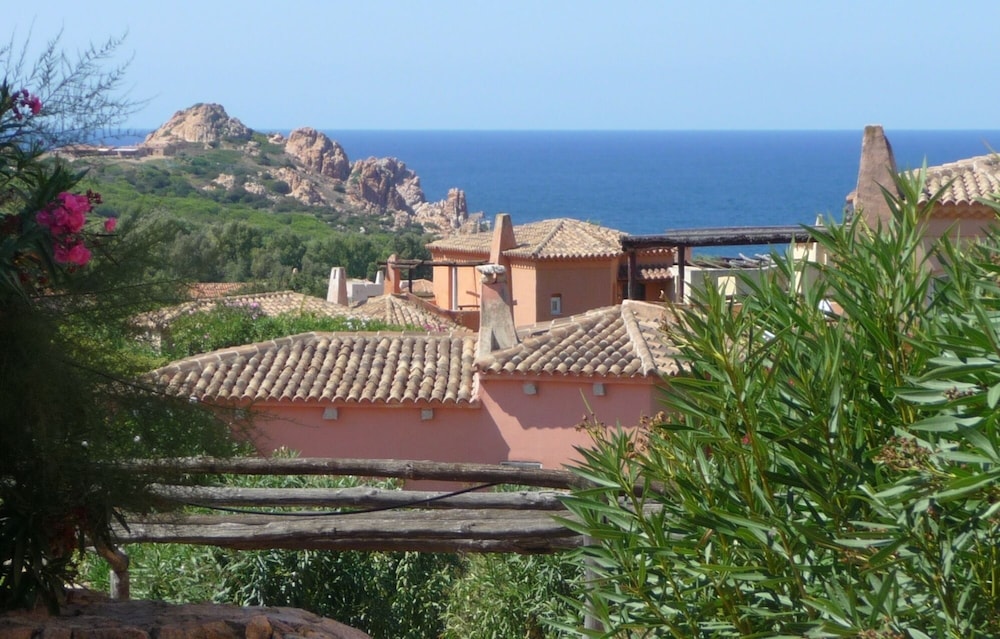 Sea View Apartment, Only 6 Mins Walk To Beach photo 5