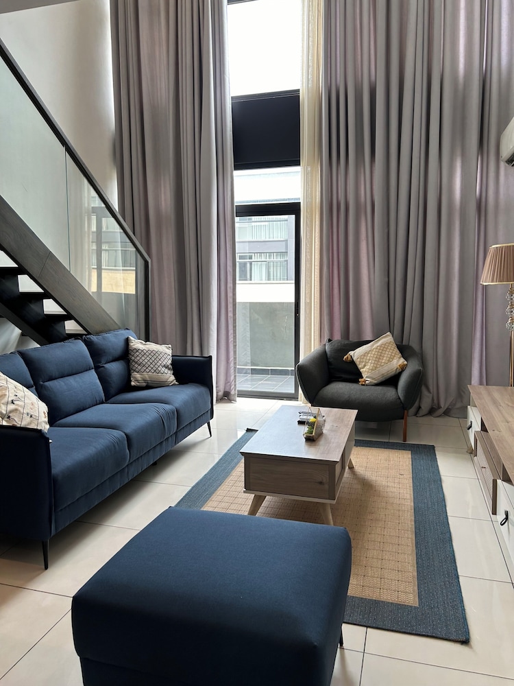 Easy Stay at Embassy Gardens Apartment