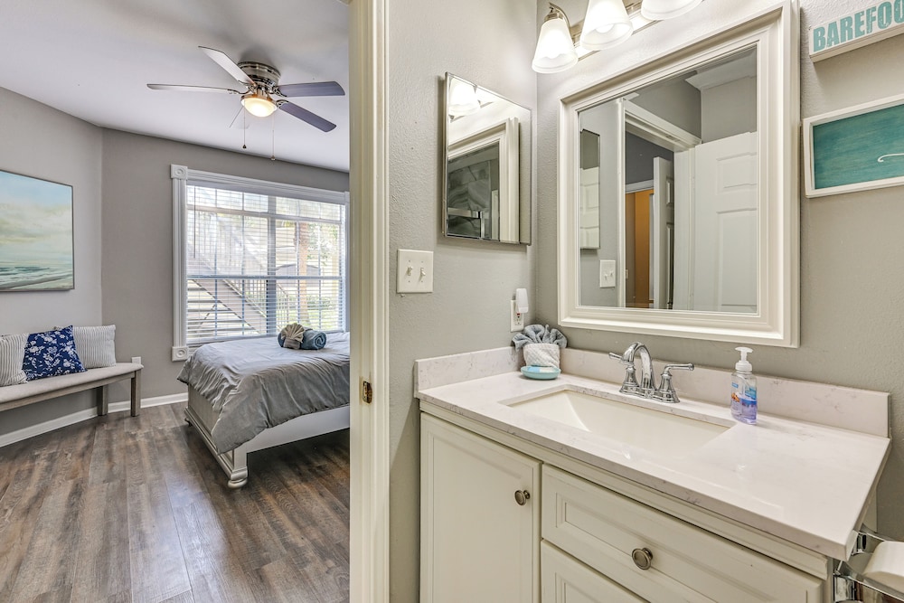 Saltwater Pool + 4 Mi to Beach: Clearwater Condo!