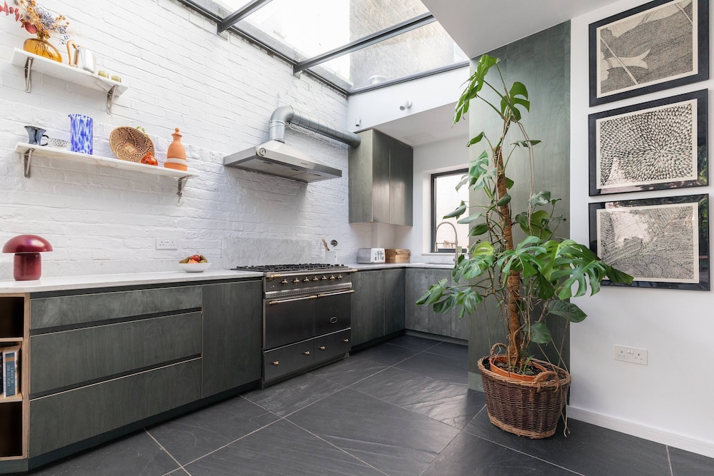 Colville Terrace IV by Onefinestay
