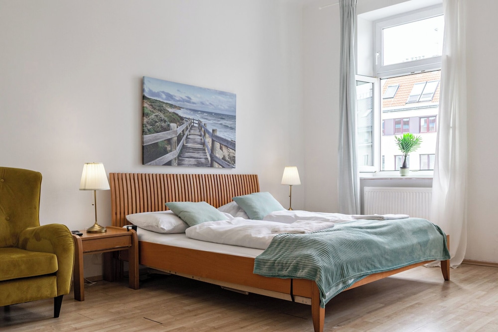 Elegant Room Shared Apt Heart of Vienna