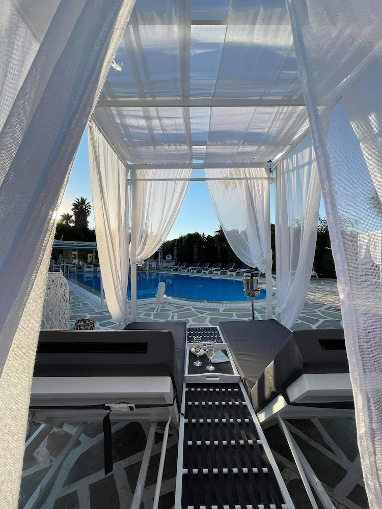 Zoumis Residence