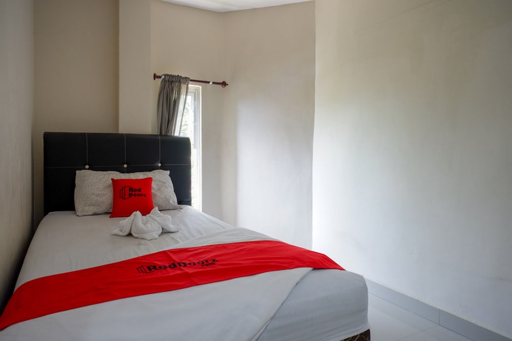 RedDoorz @ Jalan Jenderal Sudirman Palopo view 4