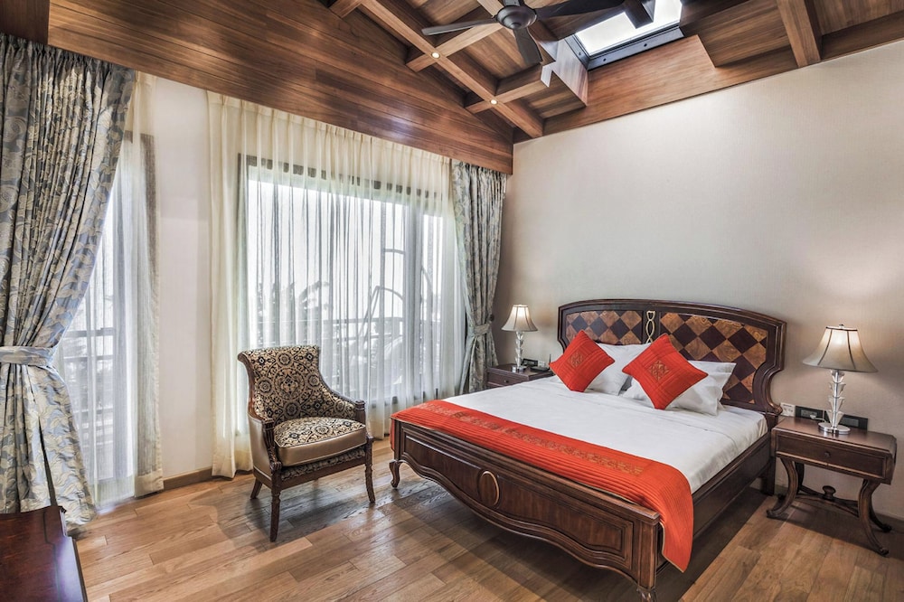 A Majestic and Luxurious Villa Overlooking the Ganges