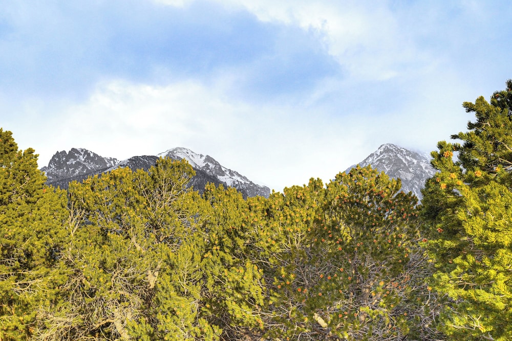 Near Hiking: Tranquil Crestone Studio w/ Deck!