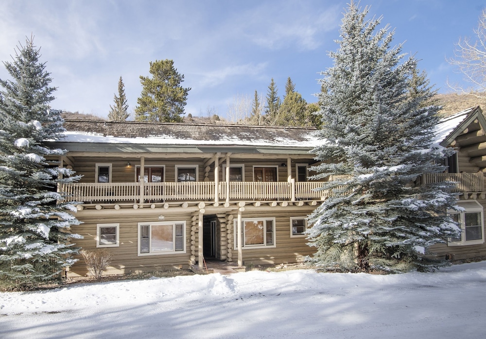 Timbercreek #8b 2 Bedroom Home by RedAwning