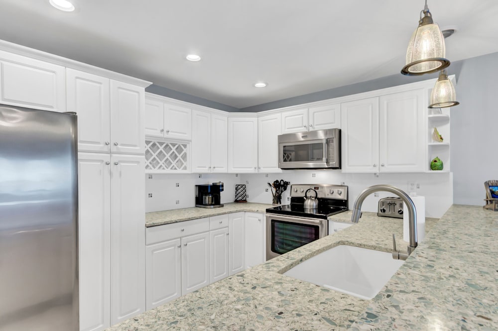 518 Seascape Waterfront Views Community Pool