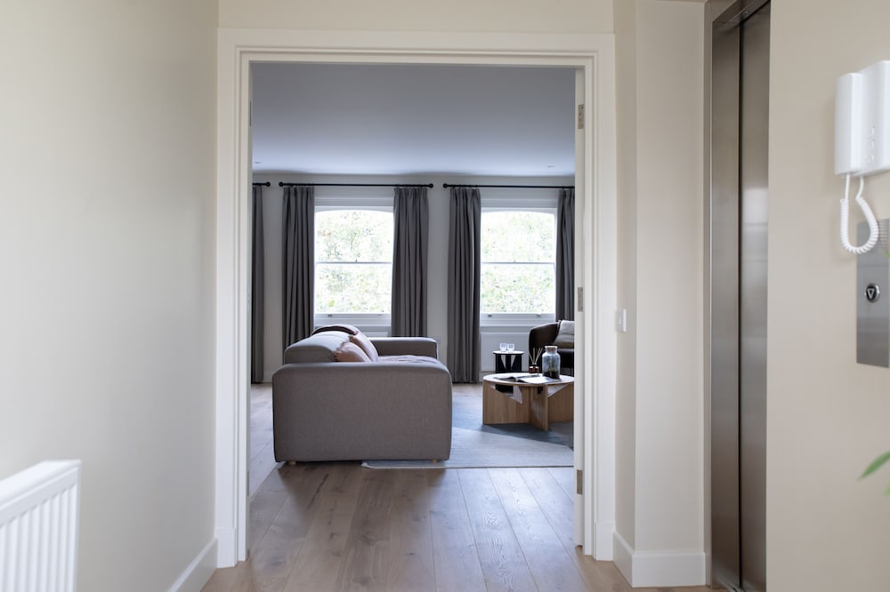 Gulaid House Knightsbridge by Bob W London