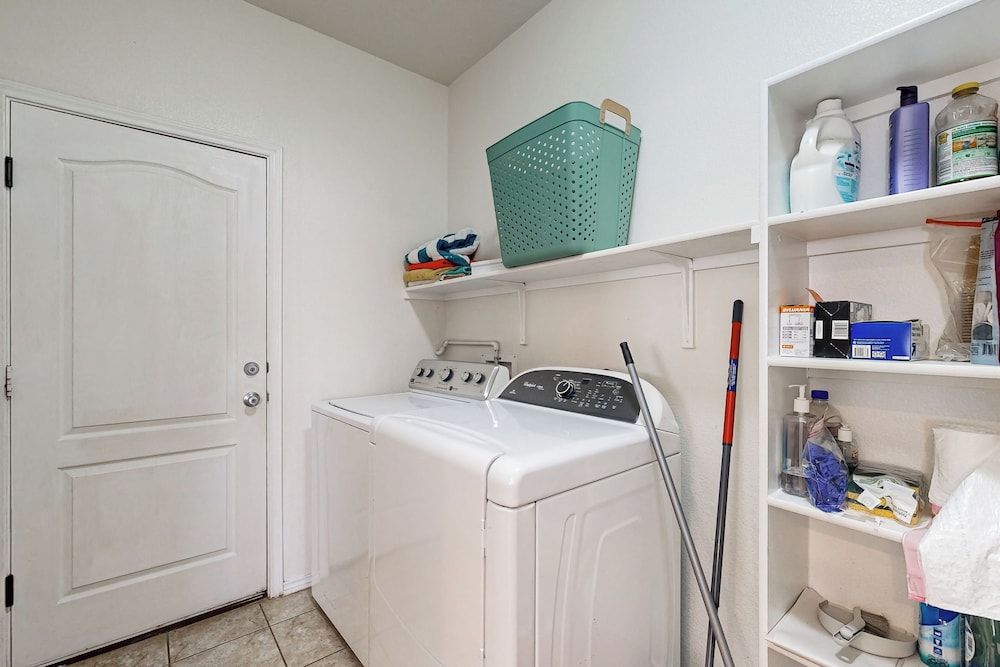 Inviting Home w/ Enlosed Yard & Gas Grill