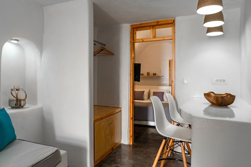 Akron Cliff Suite