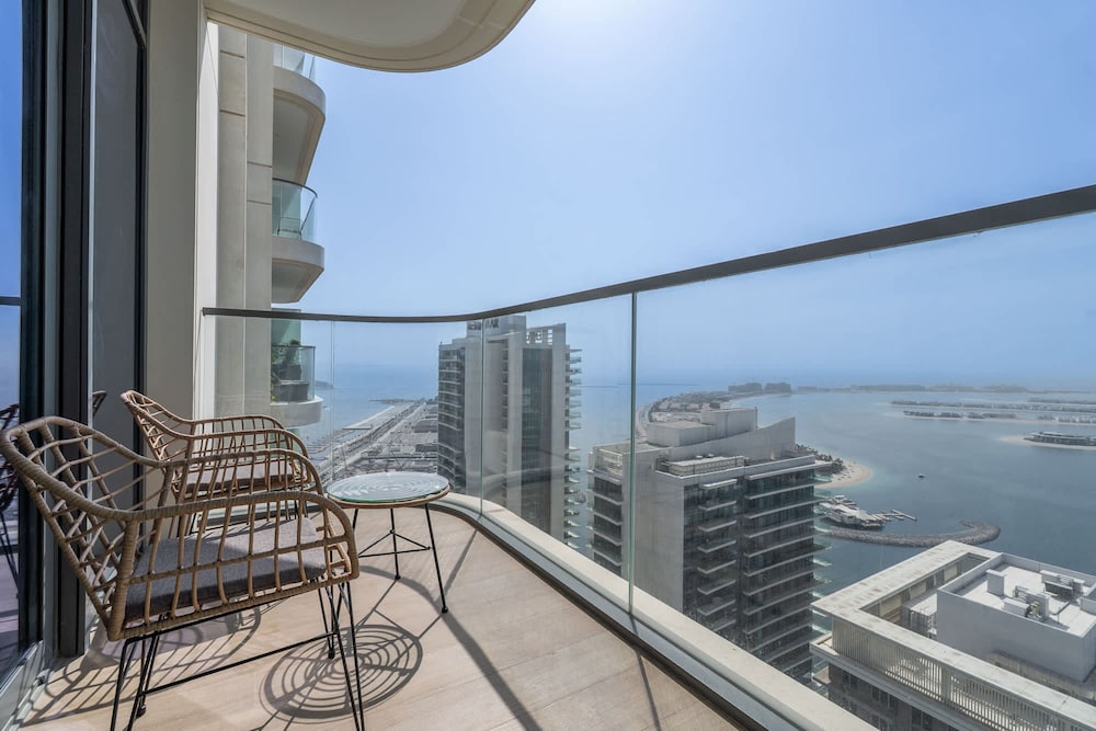 1 Bedroom in Marina Vista With Gorgeous Palm Views