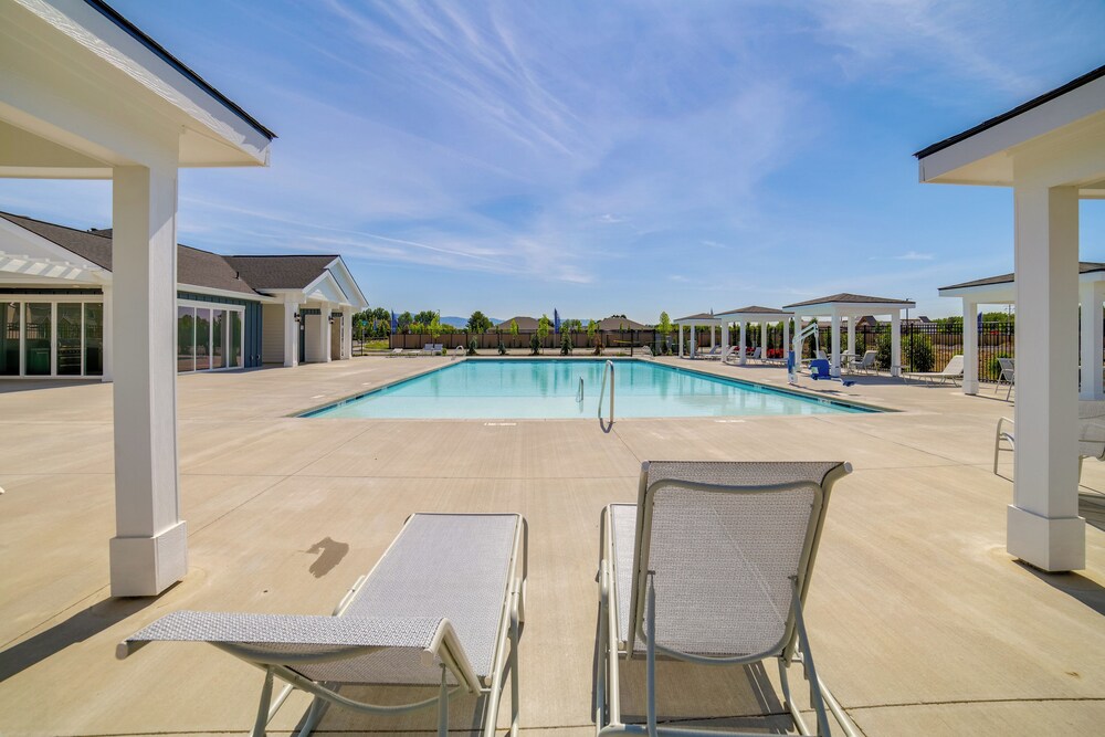 Pool, Park & Peace: 'skyview Landing' in Eagle!