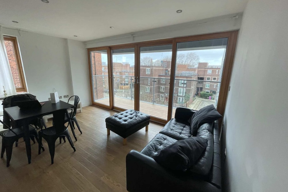 Peaceful 1BD Flat With Balcony - Bethnal Green