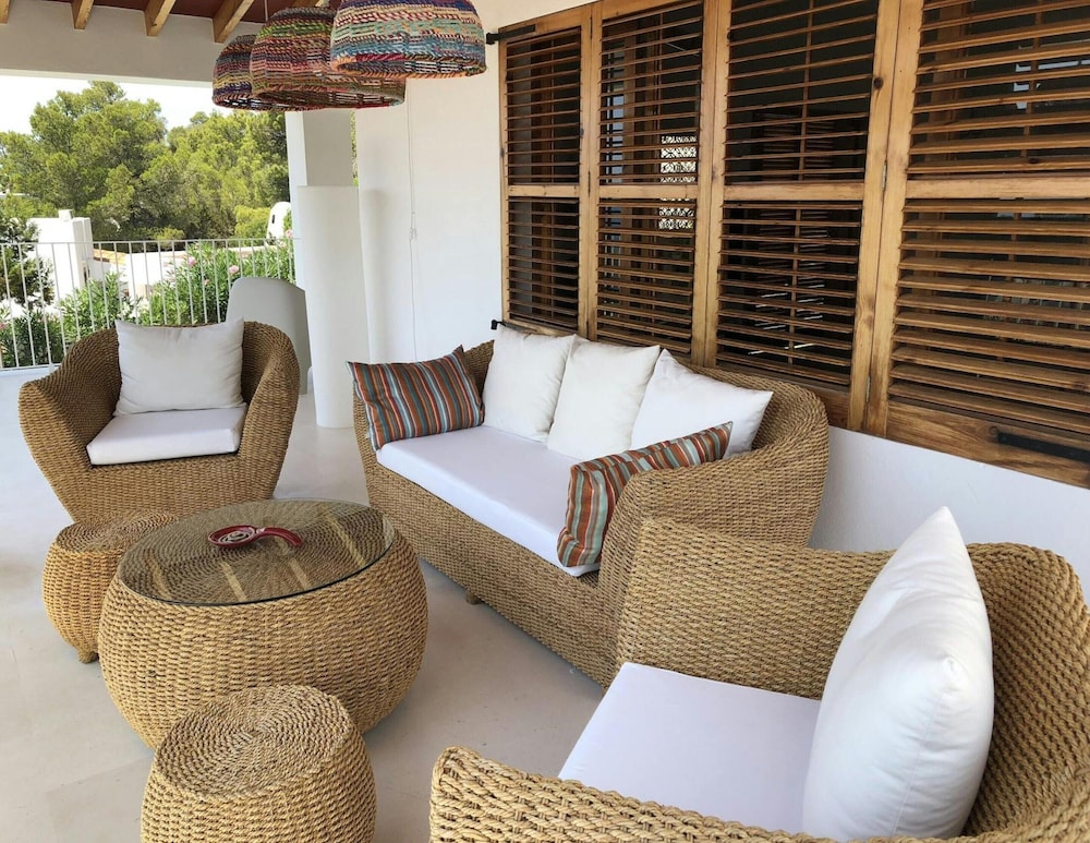 Hillside Villa Near Beaches