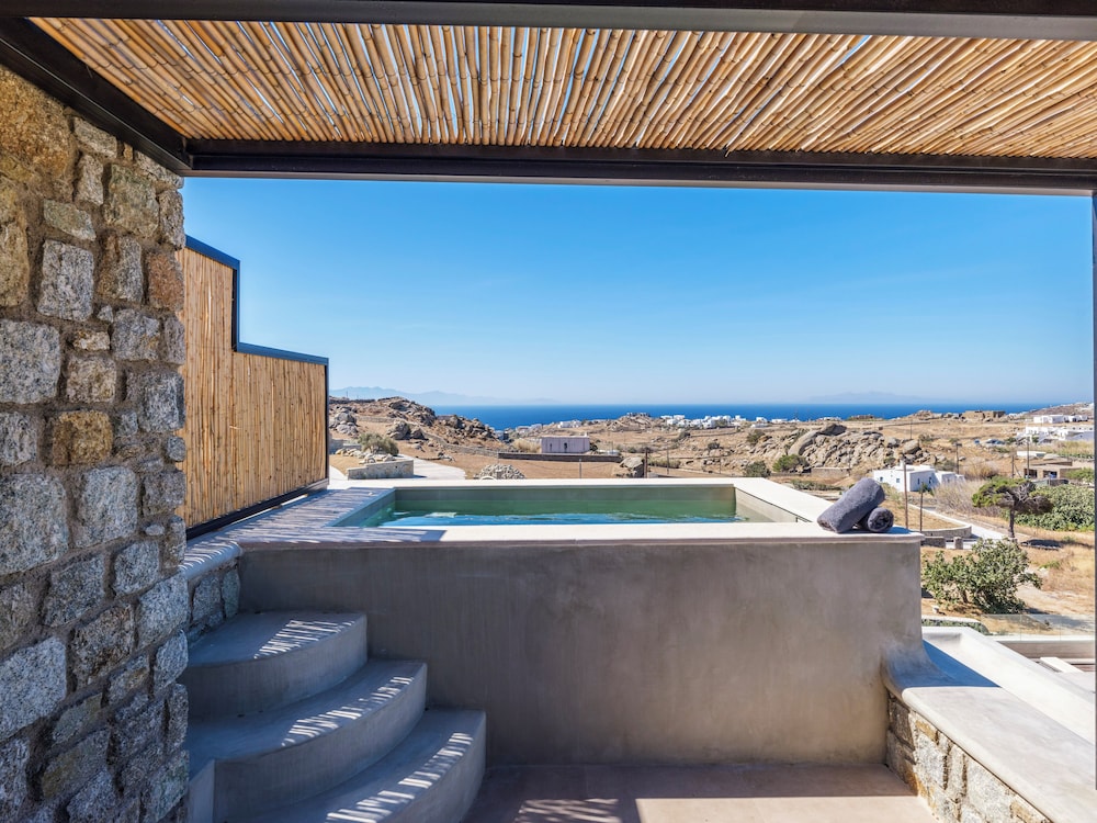 Evi Suites & Villas