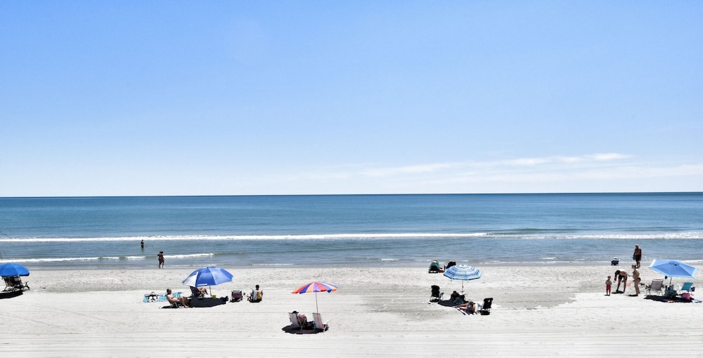 0111 Waters Edge Resort 2 Bedroom Condo by RedAwning view 5