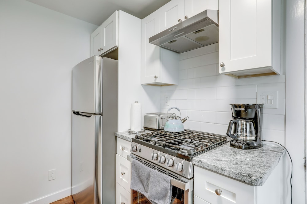 Walkable Dtwn Townhome Near Campus & Palmer Square
