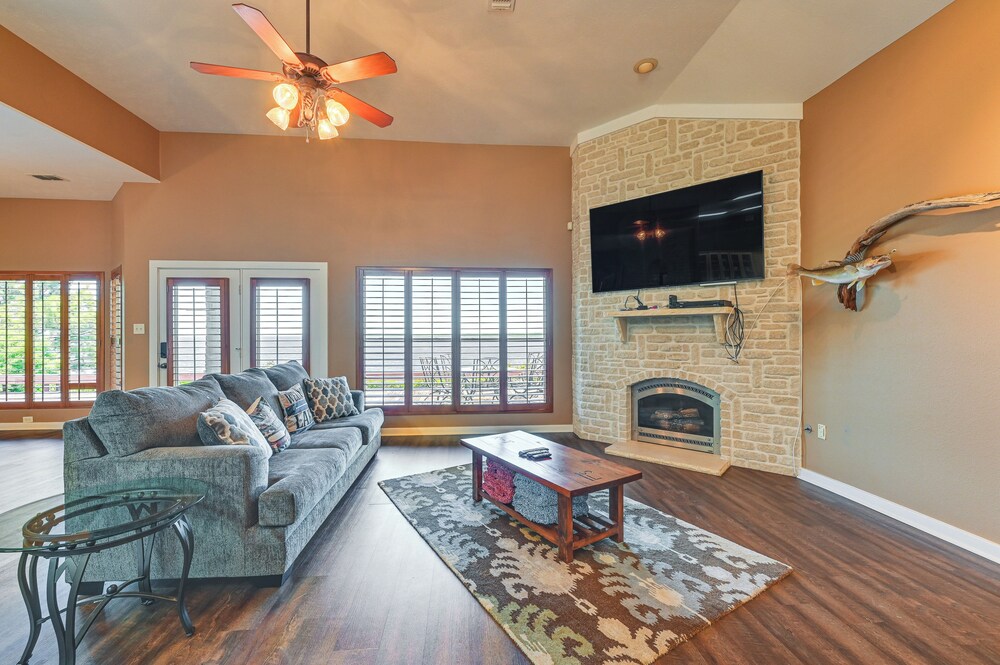 Boat Dock & Hot Tub: Waterfront Home in Milam!