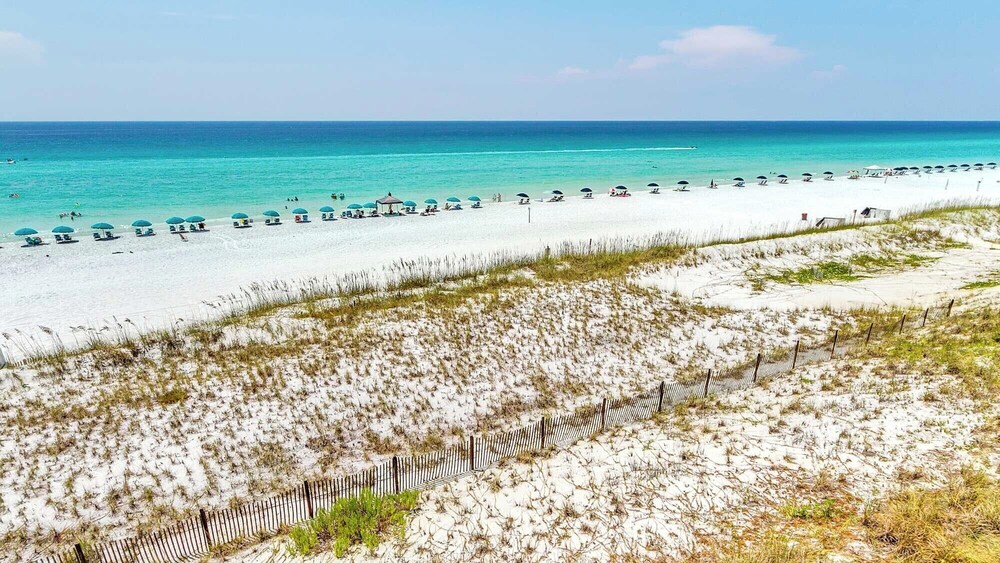 Crystal Sands 112b: Beachfront Condo With Front-row Gulf Views