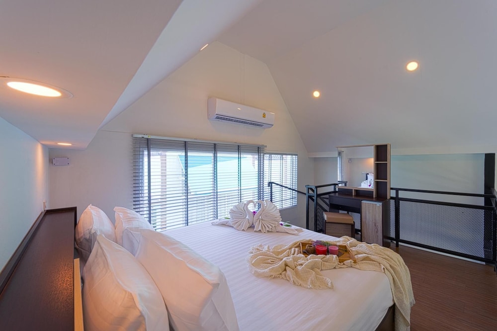 Beautiful new 7 Bedroom Villa Resort CT7