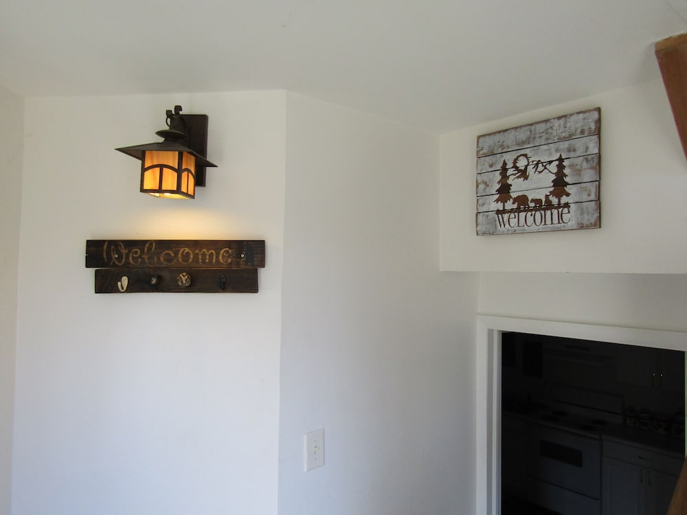 Sugar Mountain Drive 1866 6 Bedroom Home by RedAwning