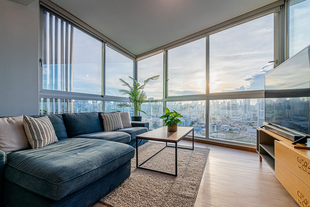 w Prestigious 2BR w Perfect Balcony View