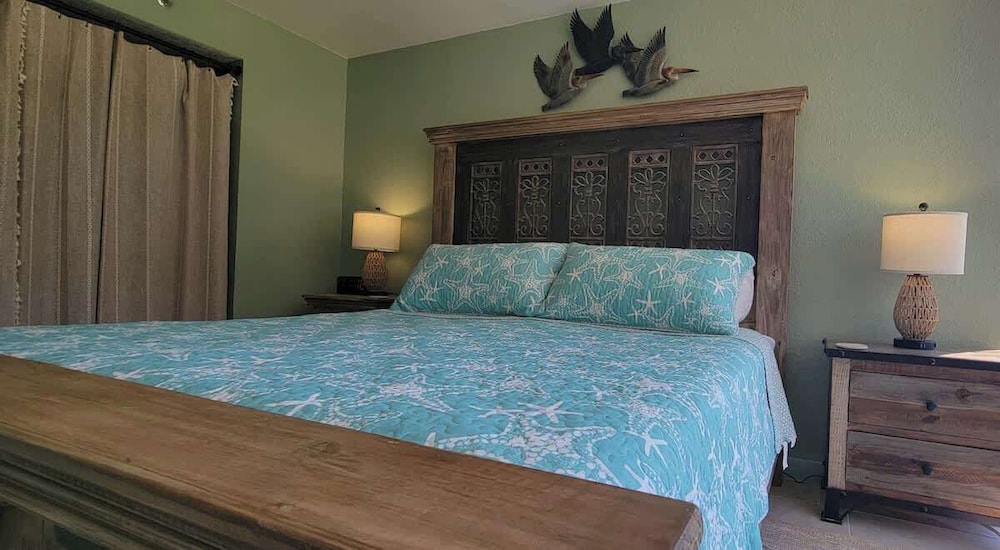 Beachfront Hotspot - New Furnishings - Pool - 1st Floor